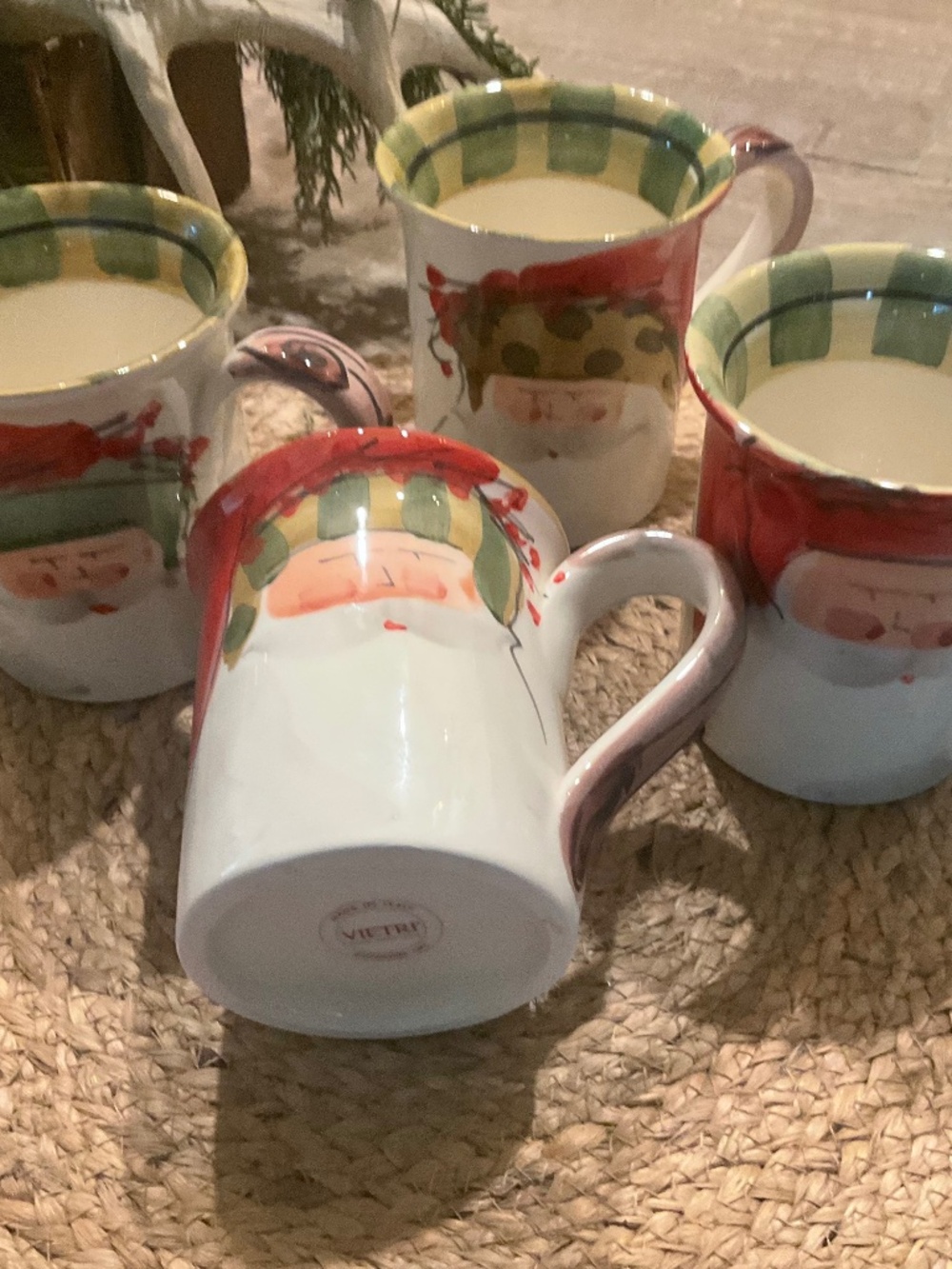 Vietri set 4 Mugs Old St Nick Saint Nick Vietri (Italy). Santa, Berries